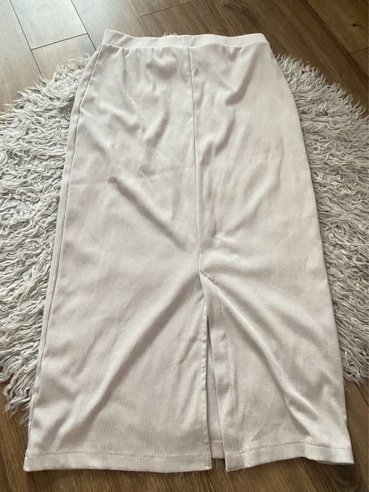 Kremowa spódnica ołówkowa L 40