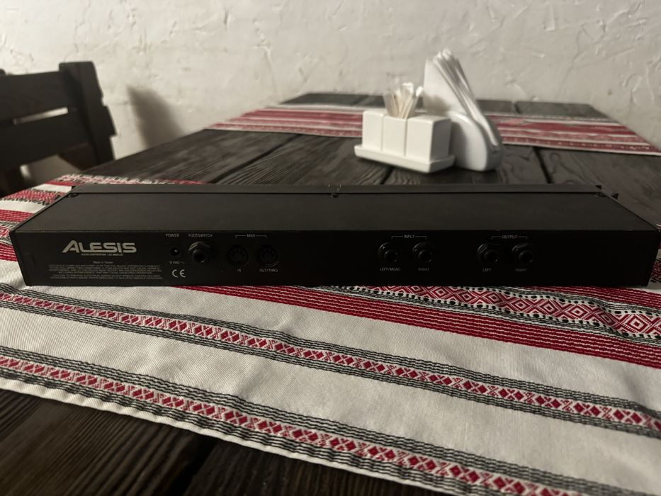 ALESIS MICROVERB 4 Сигнальний процесор