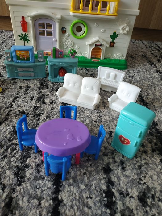 Domek rozkładany dla lalek z mebelkami