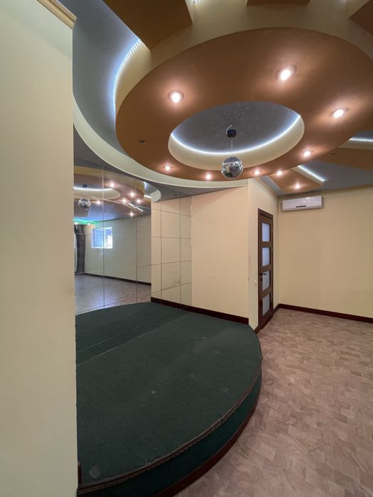 Продаж Комерційного приміщення з ремонтом, басейном. Центральний парк