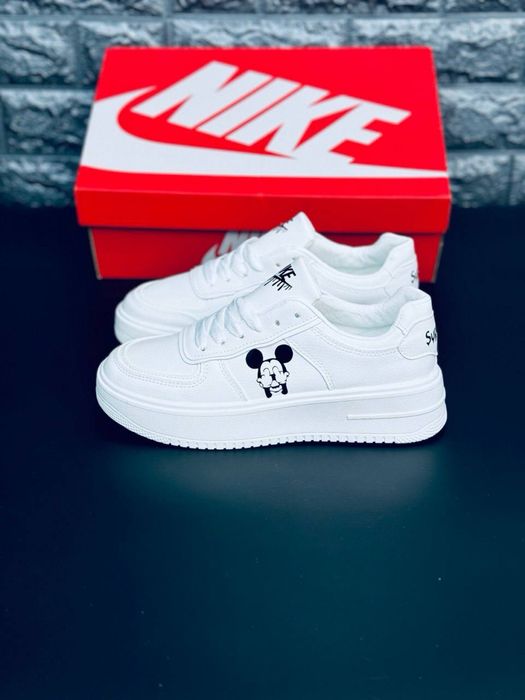 Кожаные кросовки Nike Disney / женские кожаные красовки ОСЕНЬ 2026 / nike supreme женские белые / кроссовки найк / кеди с микки маус