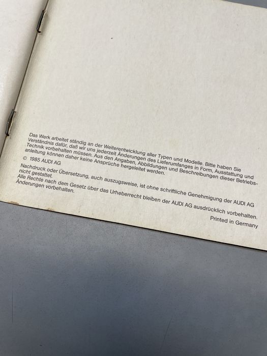 Посібники користувача Audi 100 C3. Німеччина, Франція. Сервісна книга