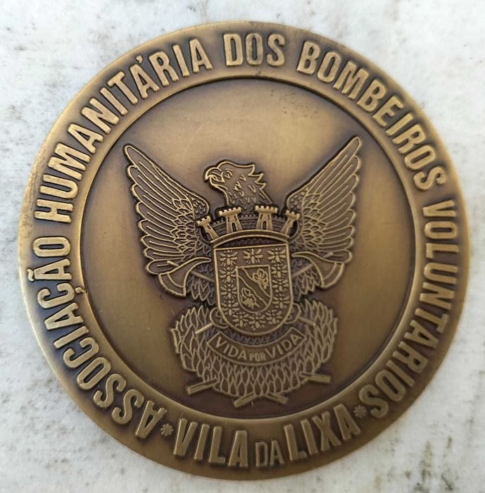 Medalhas alusivas a Associações de Bombeiros.