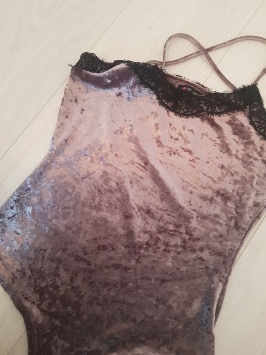 Zamszowy top z koronką S