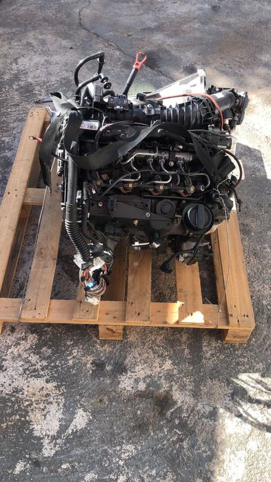 Motor e caixa em excelente estado.