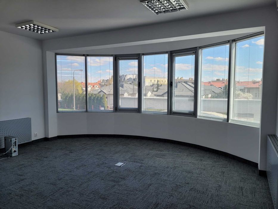 Do wynajęcia biurowo-usług.- soc.  285m2+ 135 M2 11 pom. od 14-45m2 parking , klimatyzacja ,kontrola dostępu monitoring