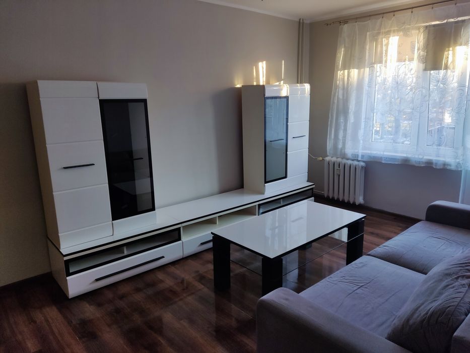 Meble do salonu , 3 szafki RTV, 2 slupki , stolik