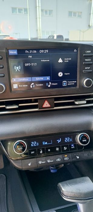 Автомобіль 2021 року