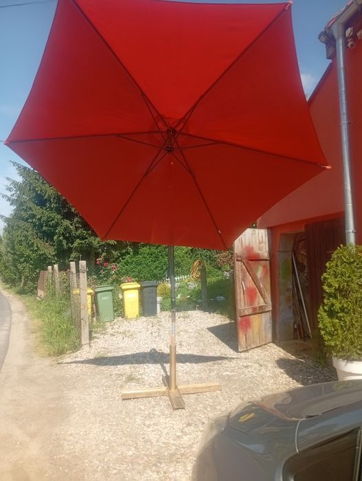 Duży parasol ogrodowy
