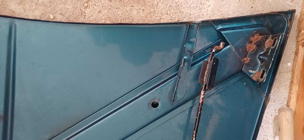 Capô de mini 1000. Em estado razoável como  se vê nas fotos