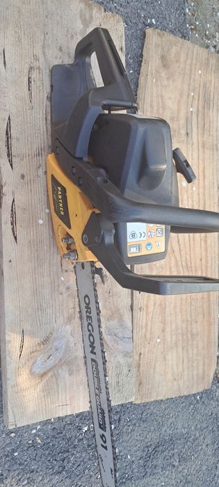 Motosserra Partner em bom estado a funcionar.