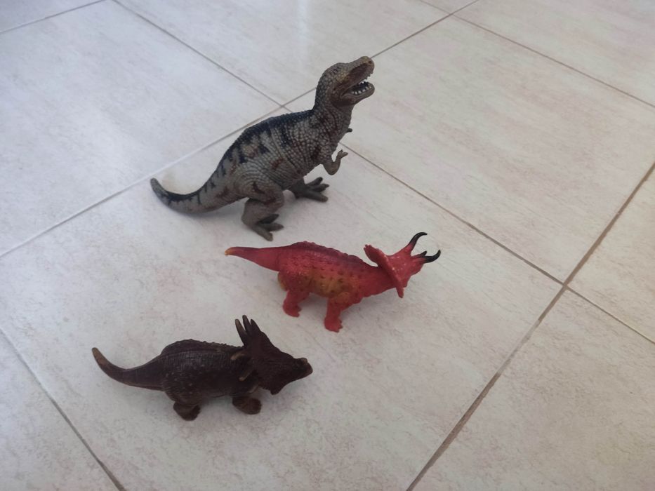Dinossauros (bonecos)