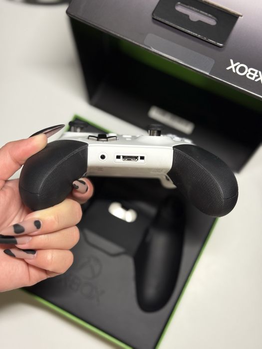 Геймпад Microsoft Xbox Elite Wireless Controller Series 2 Core (White)
