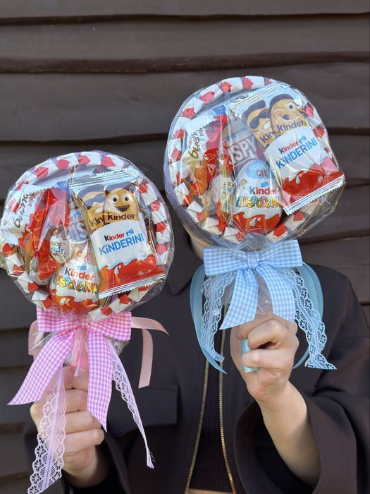 Lizak ze słodyczy Kinder niebieski rozmiar M