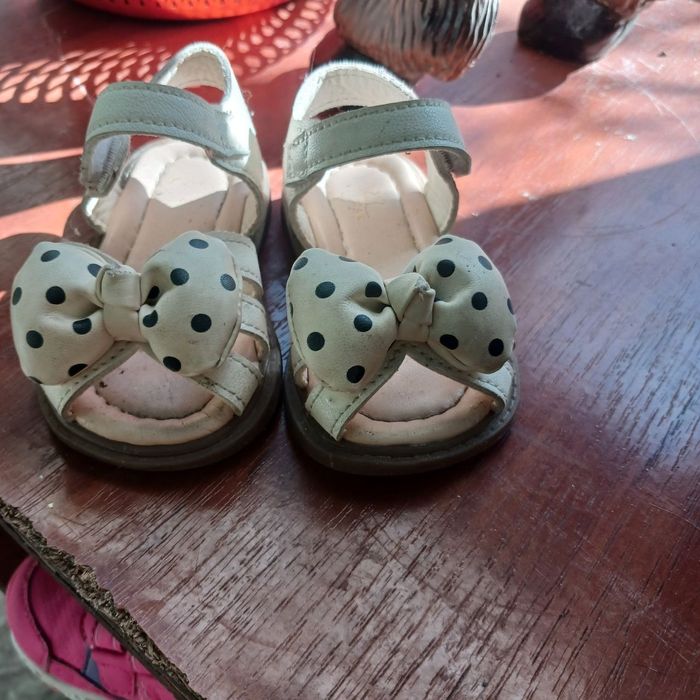 Продам дитячі босоножки