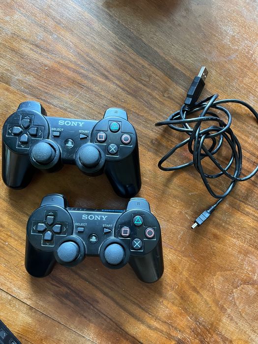 Playstation 3 z dwoma padami i grami