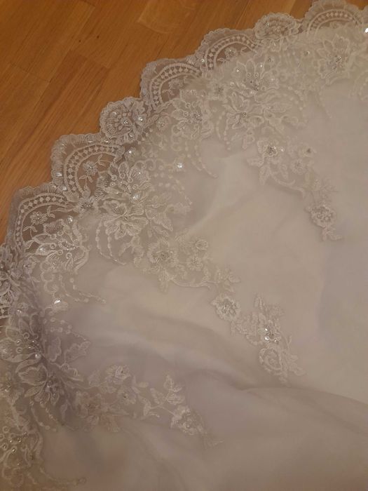 Piękna biała suknia ślubna z trenem rozm. XS + gratisy