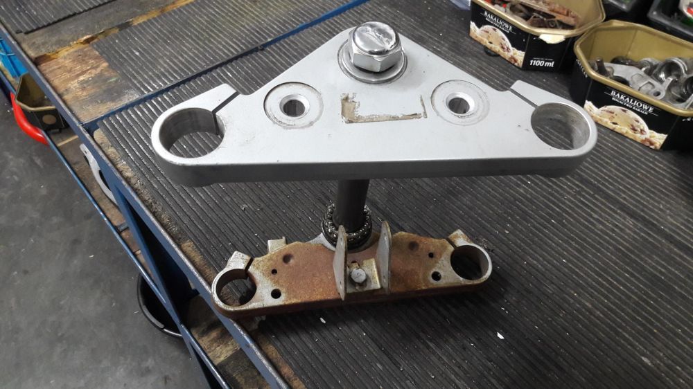 półki trzpień mocowanie amortyzatorów honda shadow VT 125 części