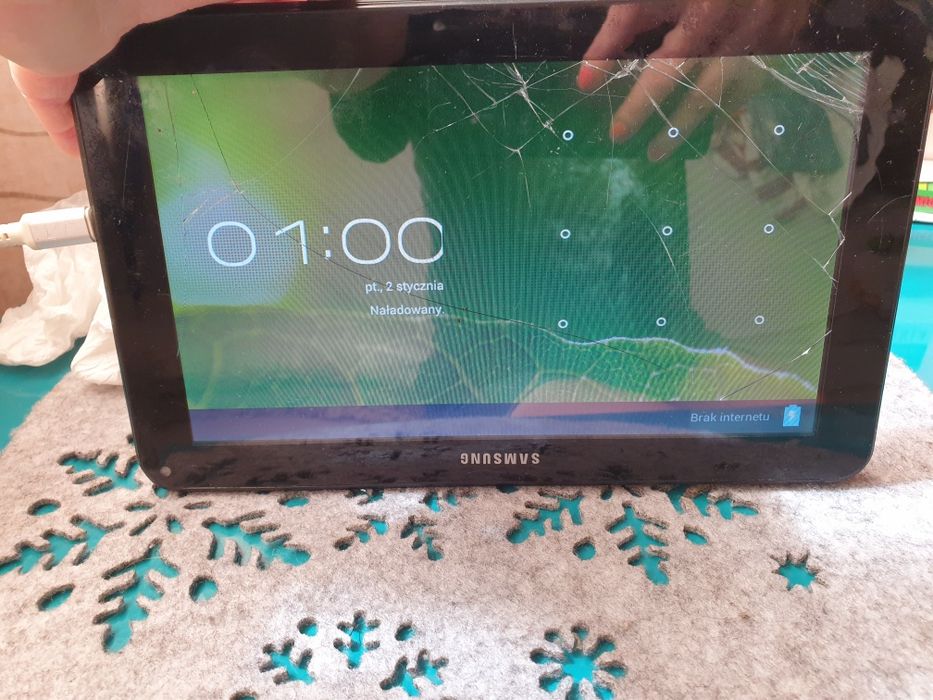 Tablet pęknięty sprawny z blokadą