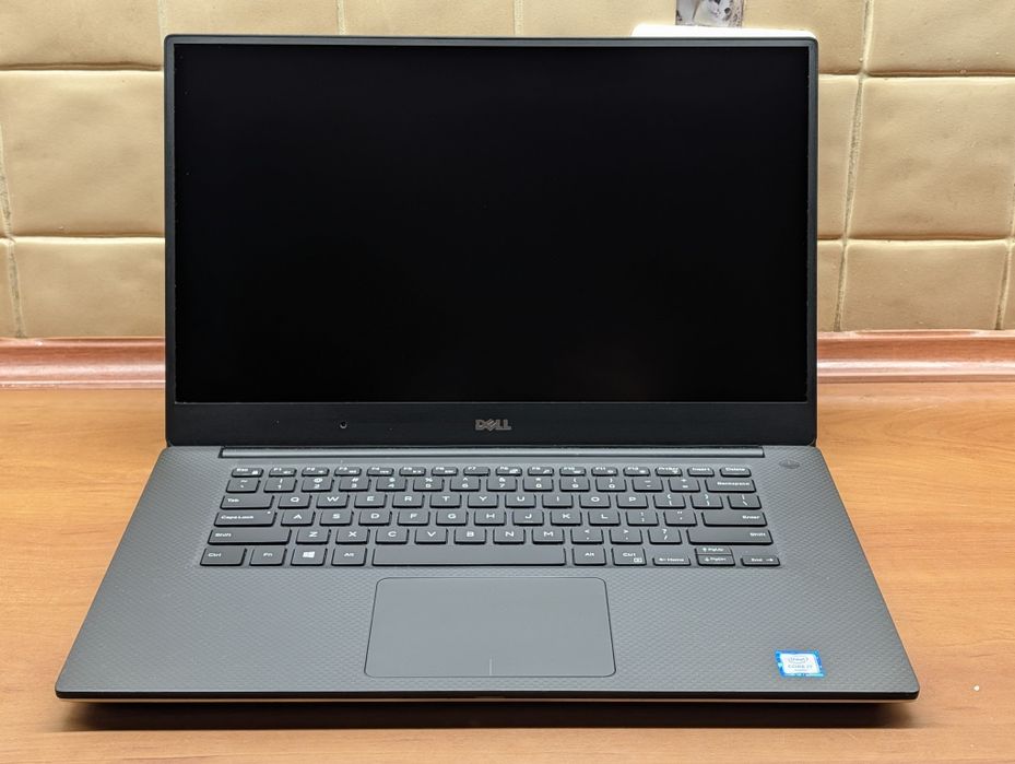 Замовлений Dell XPS 15 9550, i7-6700HQ, GTX 960m, FHD IPS, 12 RAM, 256 ssd