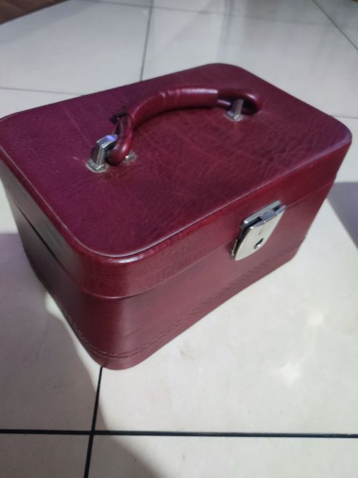 Kuferek na kosmetyki