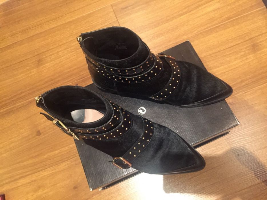 Botas Pretas com Pelo