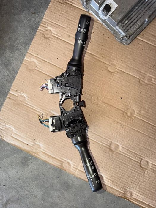 Przełącznik zespolony toyota yaris 2 ii 0d090-17f143