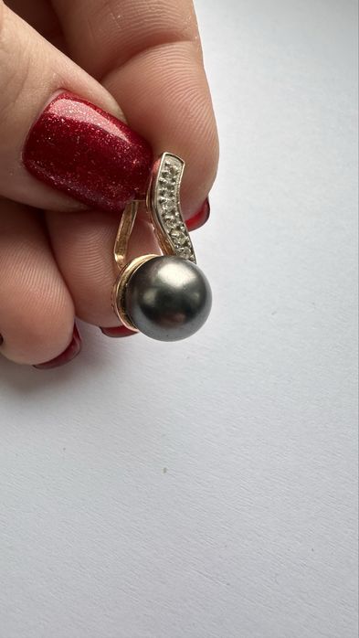 Серьги золотые 585 с серым жемчугом вес 9,51 гр сережки