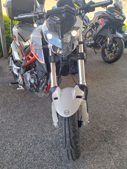 Moto Benelli TNT 125