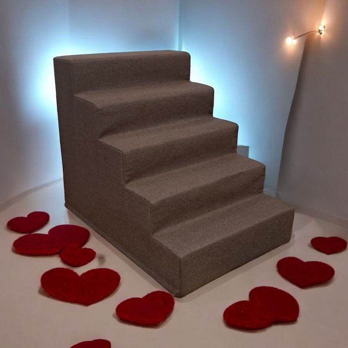 Пропонуємо лесенку для міні Йорка! Виготовлена вручну в нашій майстерн