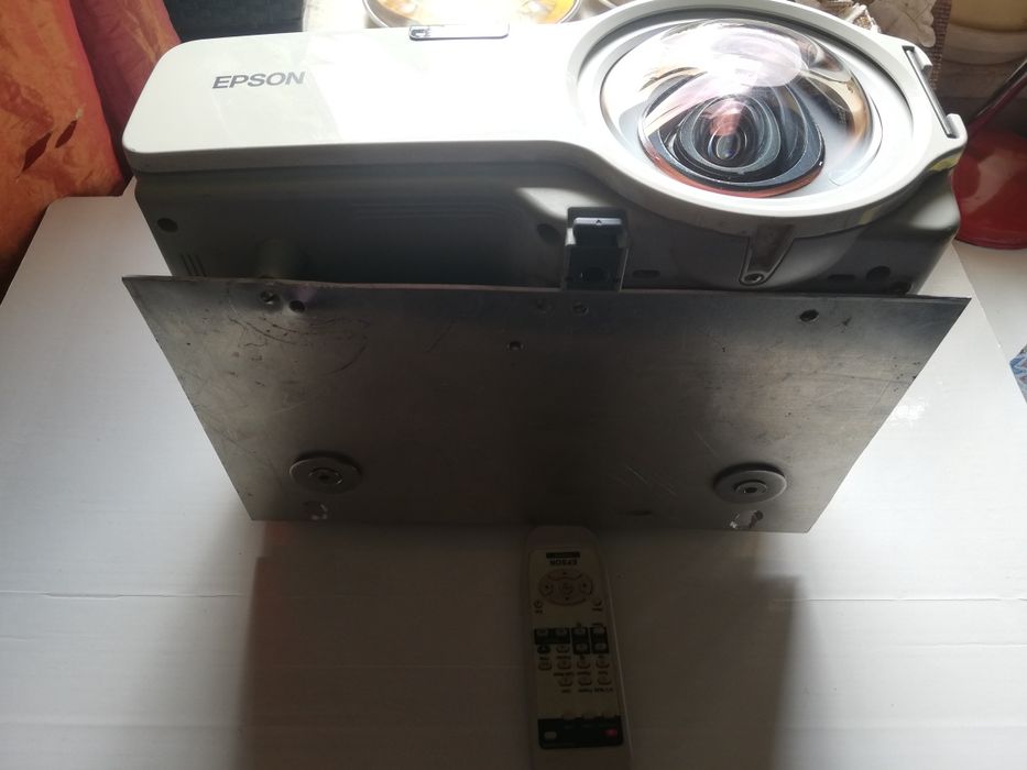 Epson 400w projektor 1800 lumenów