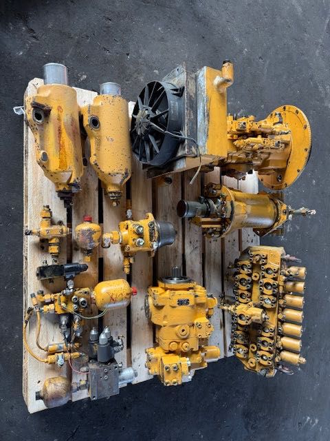 liebherr a 900 hydraulika komplet pompa silniki sterowniki