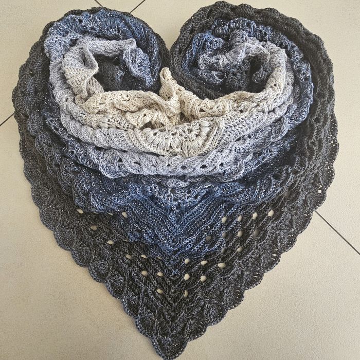 Chusta robiona ręcznie na szydełku rękodzieło Handmade