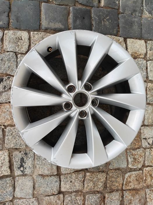 Felga Aluminiowa 18 VW CC Passat 5x112 8J18H2 ET41 Audi Seat Skoda 3C8601025D