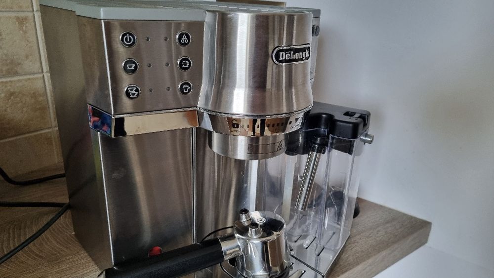 Ekspres DELONGHI EC 860.M kolbowy