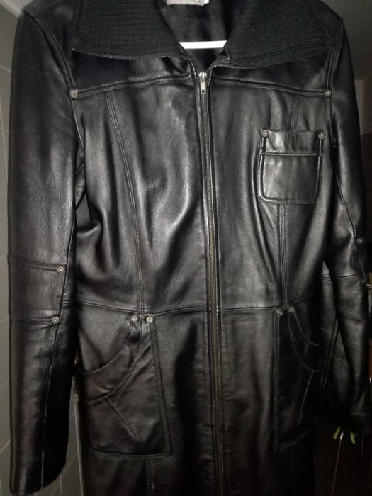 Casaco de pele preto usado