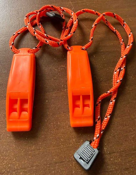 Гучний пластиковий свисток для спорту і туризму