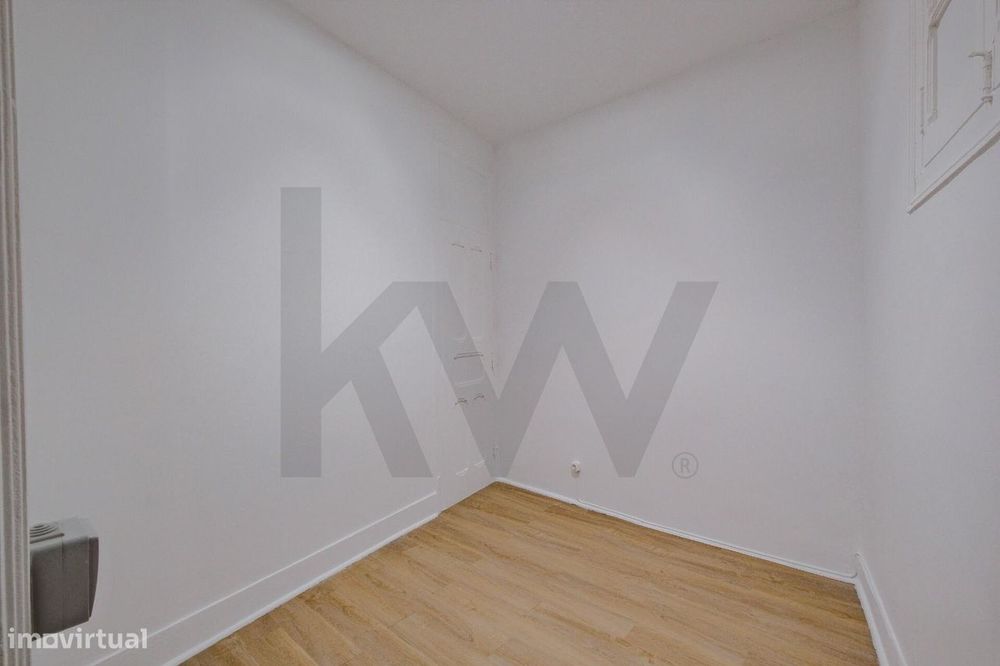 Apartamento T4 Remodelado com Terraço Privativo no Areeiro