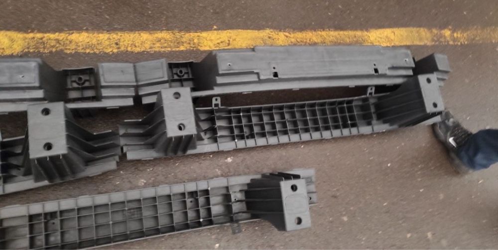 Передний усилитель бампера Ваз 2113 2114 2115 буфер , пластик под