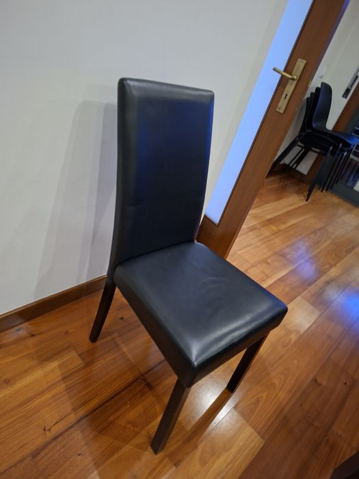 Mesa de sala com 6 cadeiras, usada em bom estado