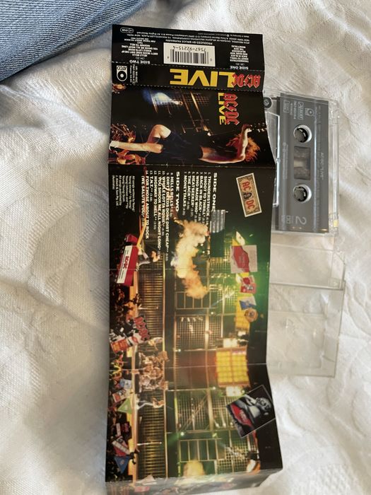 Cassestes Ac Dc - Guns n Roses - Resistencia