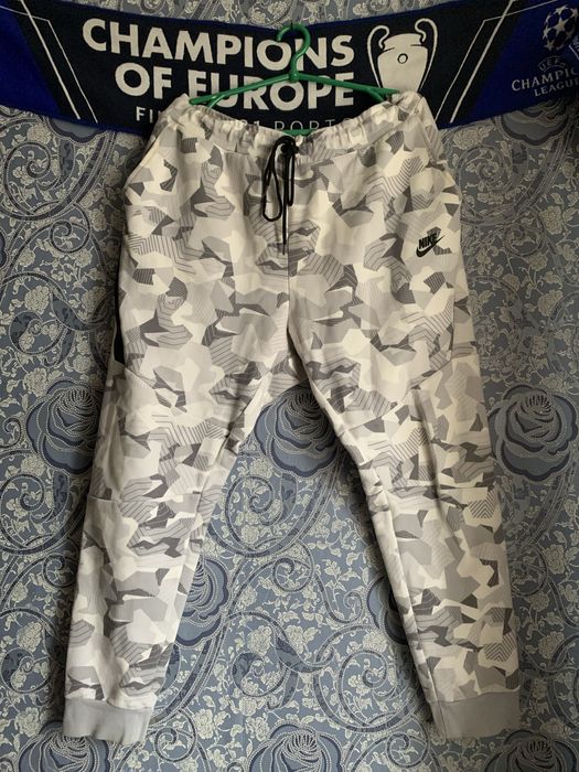Штани Nike Tech Fleece Camo.