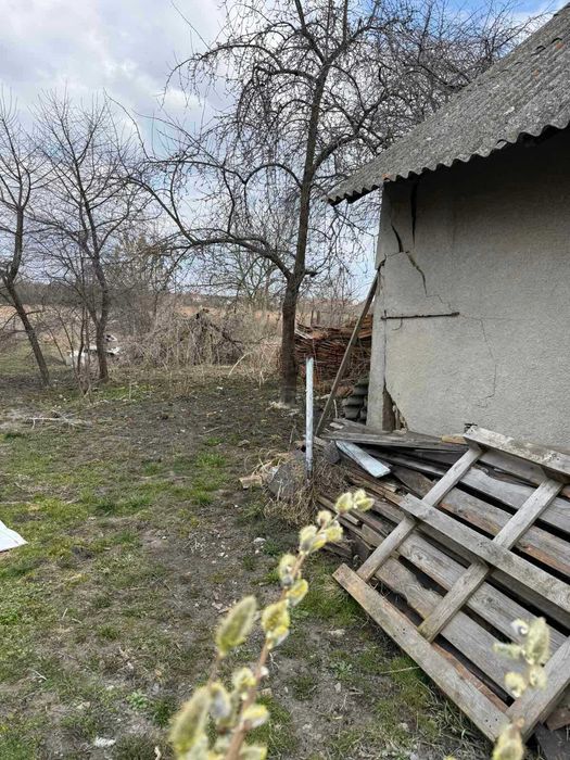 Продаж земельної ділянки під забудову в селі Звенигород з комунікаціями та старим будинком