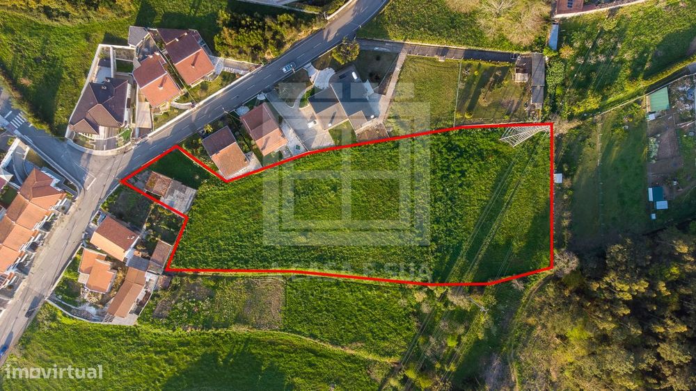 Terreno com ruína e 6.701 m² em Nogueira da Regedoura, S.M. Feira