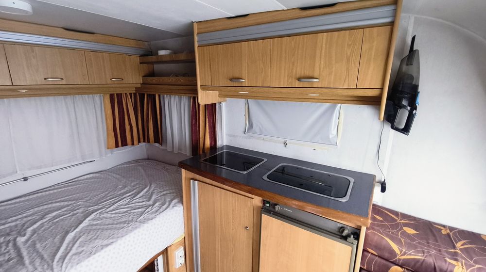 Caravana Pluma 300 com mover, toldo fiamma e ar condicionado.