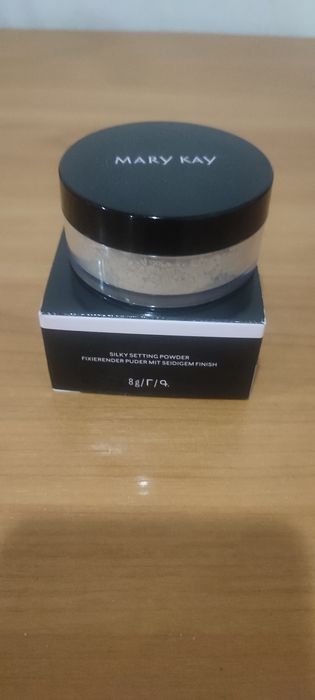 Розсипчаста шовковиста пудра Mary Kay