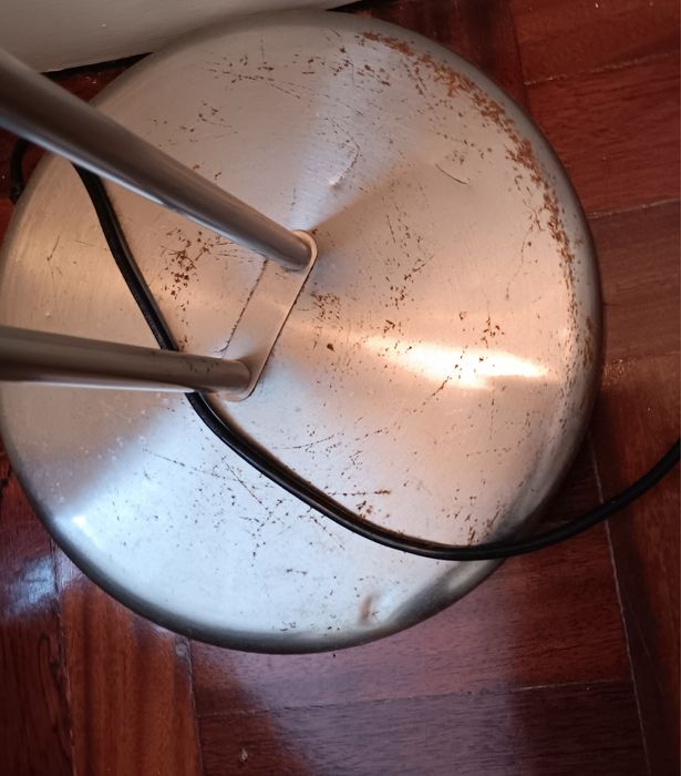 Candeeiro de pé, metal com lâmpada leitura