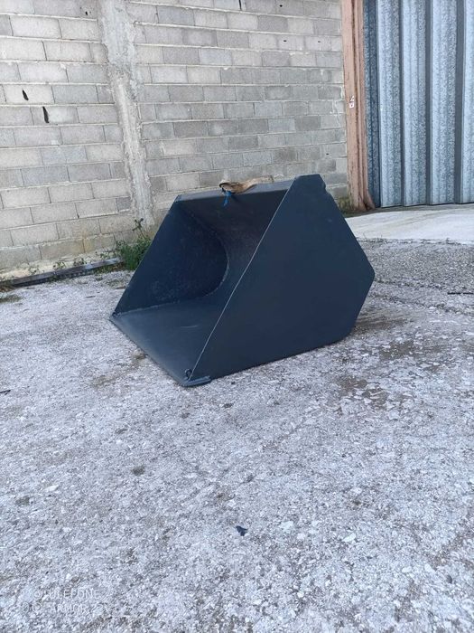 Balde de limpeza 1.50mt para carregador frontal ou pá carregadora pequena