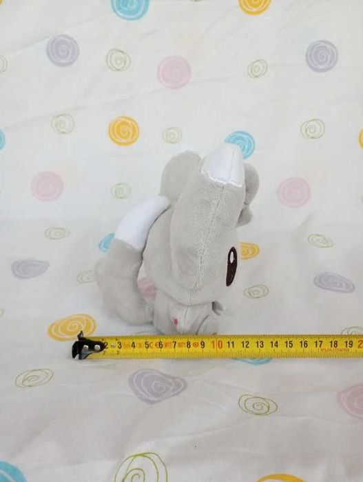 Pokémon peluche minccino da marca Pokémon center