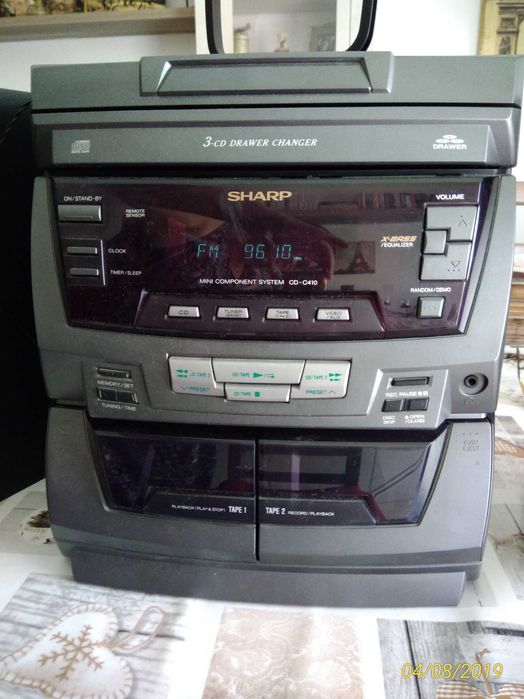 Aparelhagem SHARP com móvel de canto